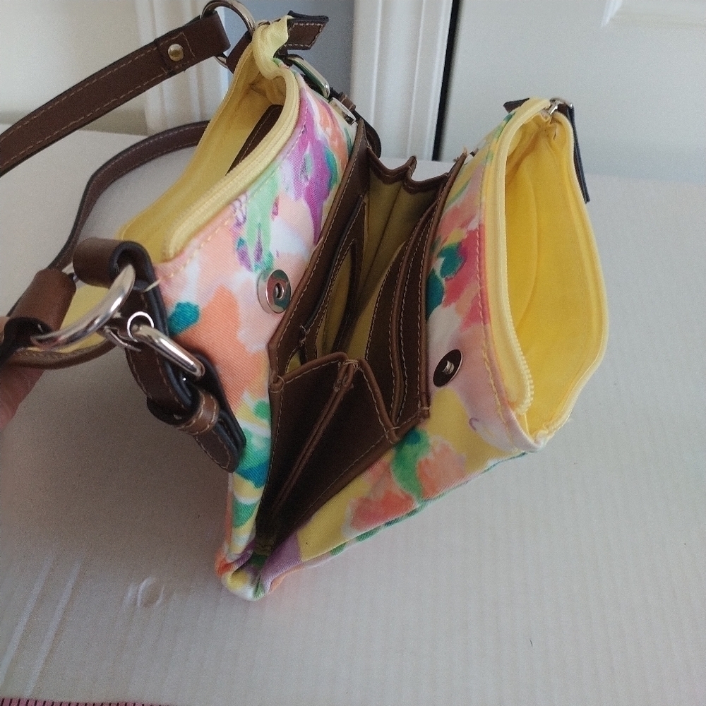 Chaps Floral Two Pocket Crossbody with built in Wallet - Picture 7 of 10